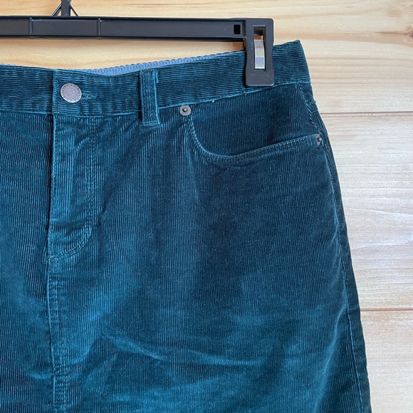 Green L.L.Bean corduroy mini skirt - Picture 5 of 6